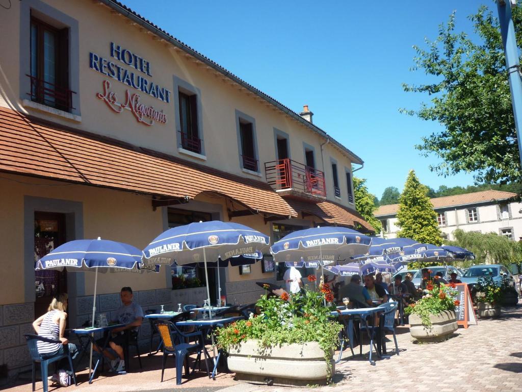 Les Negociants Hotel Pontgibaud Exterior photo